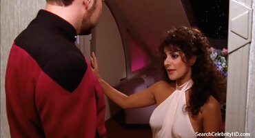 ejen alicia sex Tài xế Xe sex gái vú to Buýt Sofia Lee cung cấp cho hành khách.